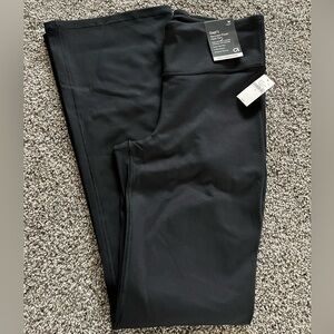 GapFit
Recycled Power flare pant size medium